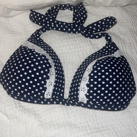 Bikini - Picture 2 of 3